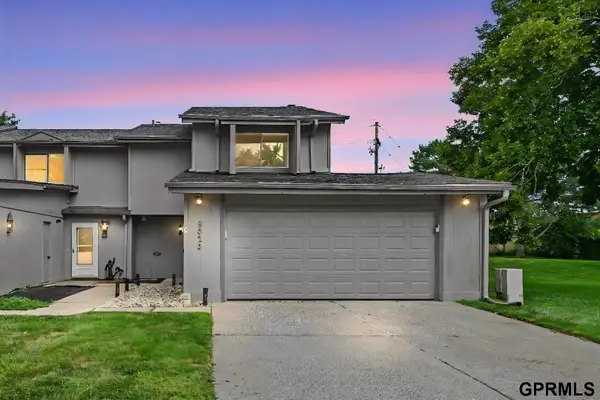 9023 David Circle, Omaha, NE 68138