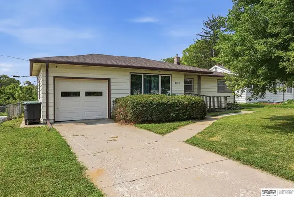 6015 Oak Street, Omaha, NE 68106