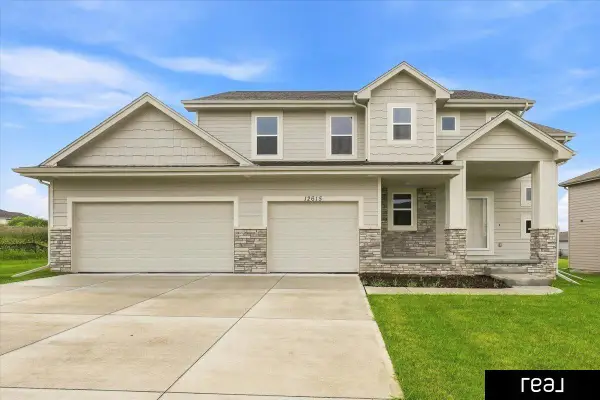 12615 Carpenter Street, Papillion, NE 68138