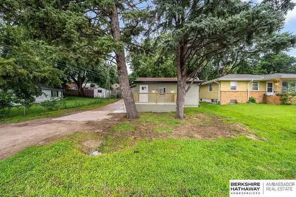 7306 S 28th Street, Bellevue, NE 68147