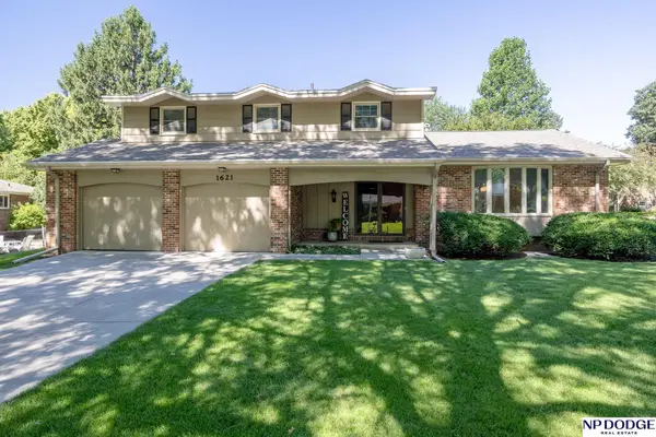 1621 Broadmoore Drive, Lincoln, NE 68506