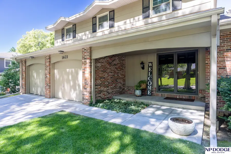 1621 Broadmoore Drive, Lincoln, NE 68506 - #2