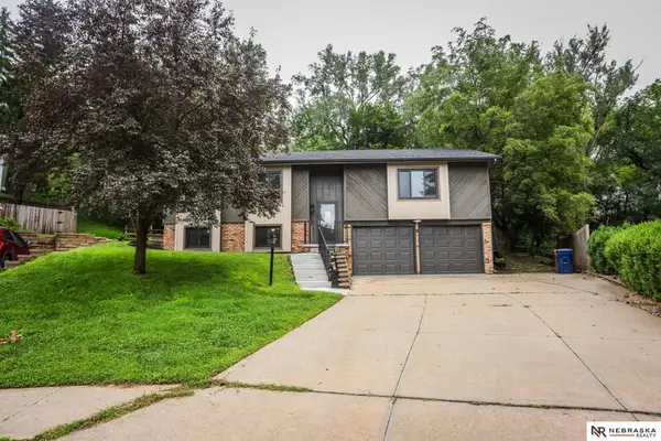 802 Moore Drive, Bellevue, NE 68005
