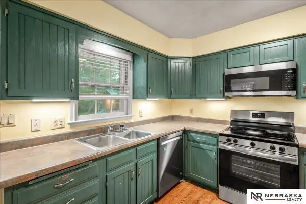 1734 S 41st Street, Lincoln, NE 68506