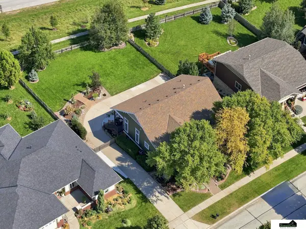 6910 NW 2nd Street, Lincoln, NE 68521