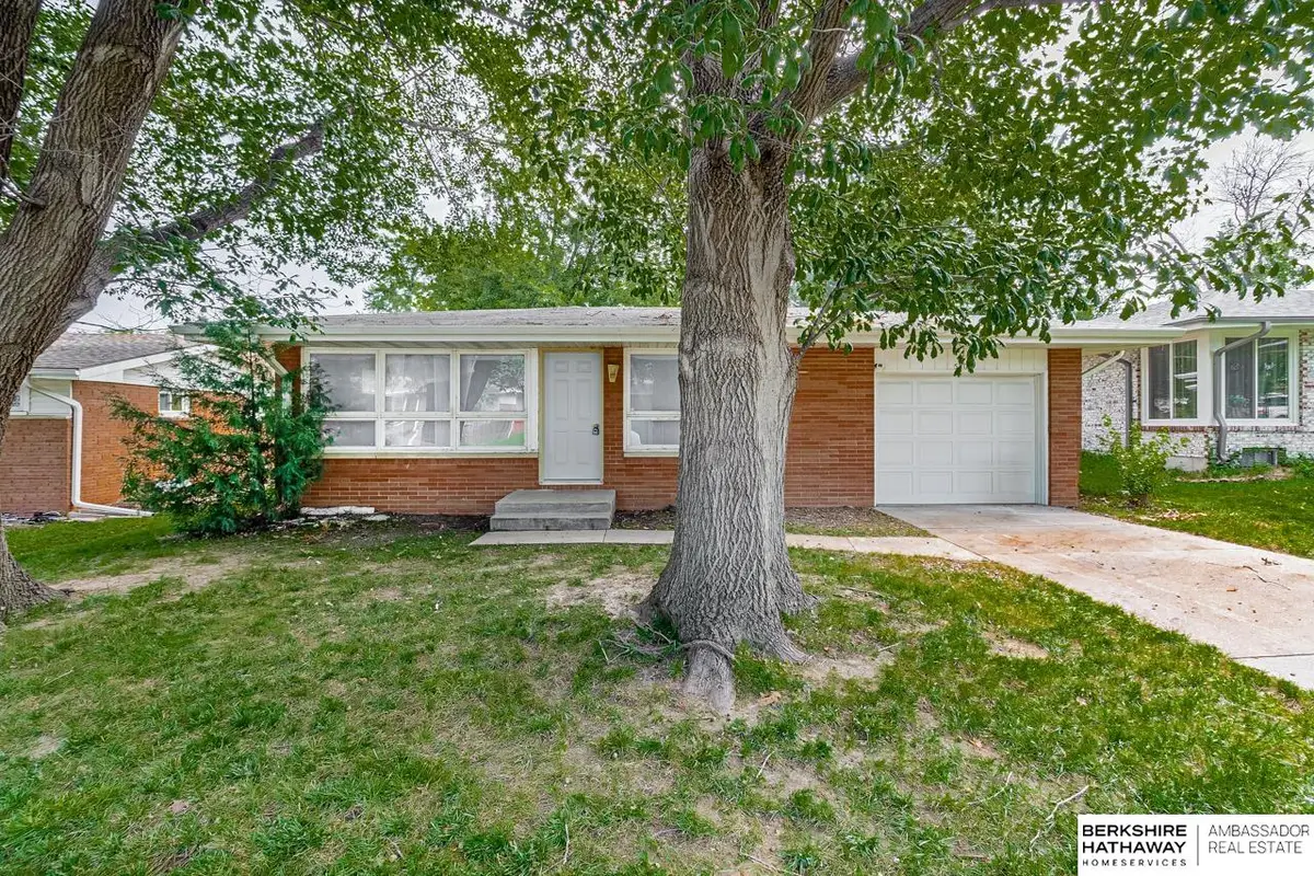 530 Brookside Drive, Lincoln, NE 68528 - #1