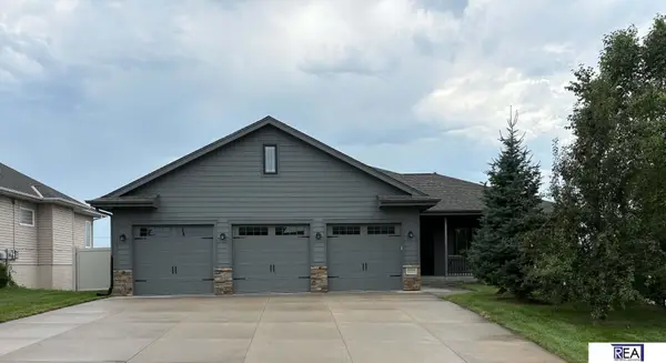 10509 Hillcrest Drive, La Vista, NE 68128