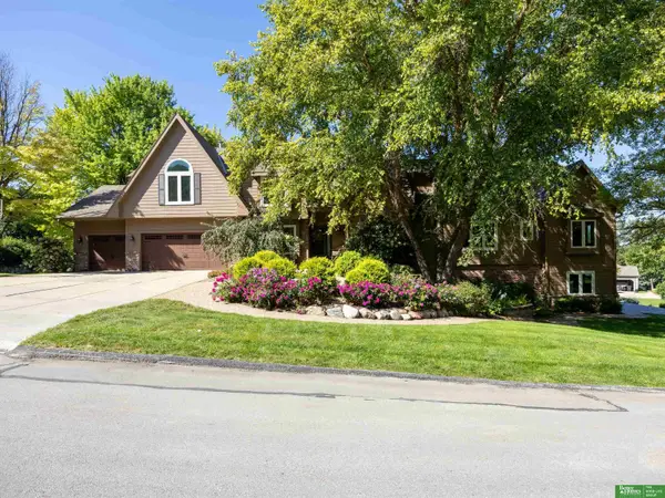 910 S 220th Street, Elkhorn, NE 68022