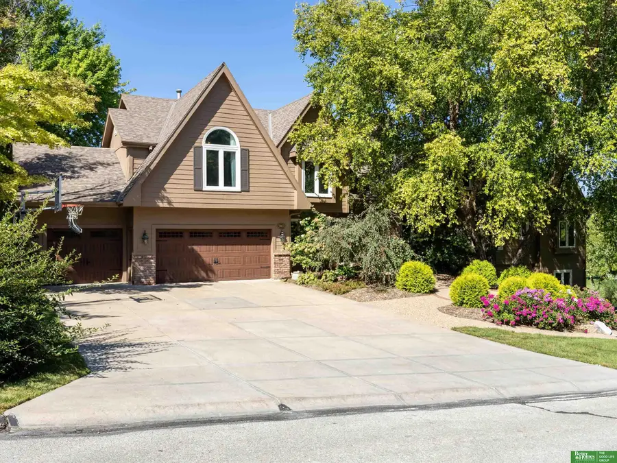 910 S 220th Street, Elkhorn, NE 68022 - #2