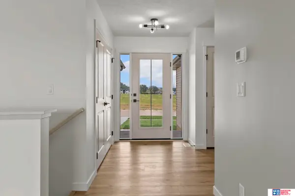 9201 Castle Pine Drive, Lincoln, NE 68516