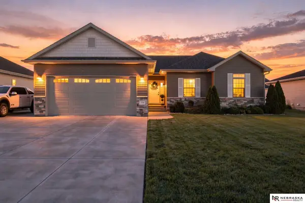 254 Briarwood Lane, Seward, NE 68434