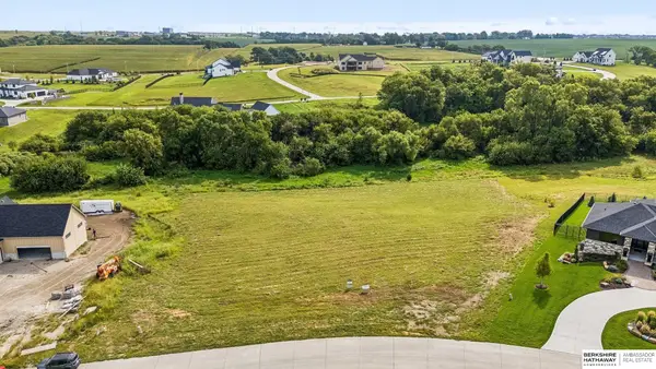 5029 S 225th Plaza, Elkhorn, NE 68022