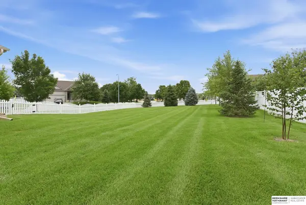 8808 N 156th Avenue, Bennington, NE 68007