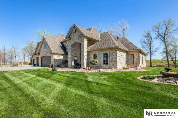 12611 Cottonwood Lane, Springfield, NE 68059