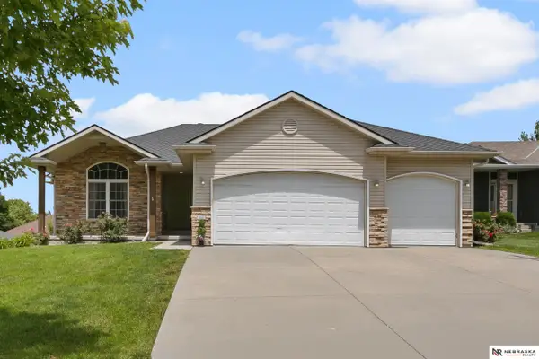 6122 Thompson Creek Boulevard, Lincoln, NE 68516