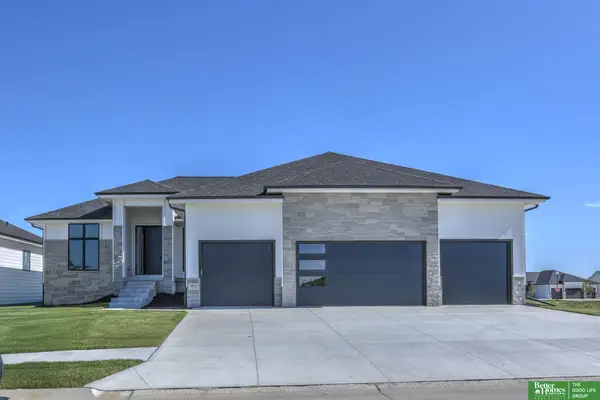 5837 N 214th Avenue Circle, Elkhorn, NE 68022