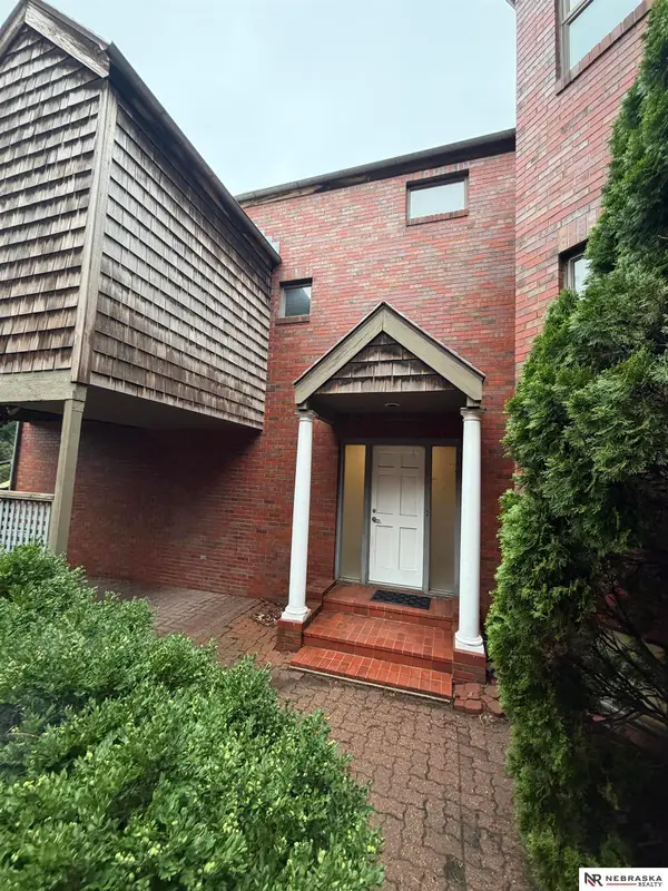 1306 Three Pines Court, Lincoln, NE 68510