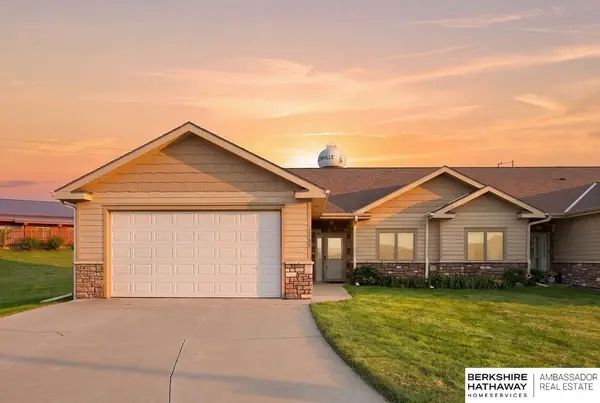 1190 Prairie Hill Circle, Louisville, NE 68037