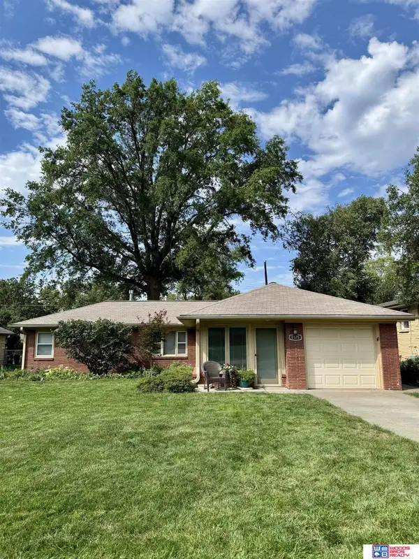 1575 Sunburst Lane, Lincoln, NE 68506