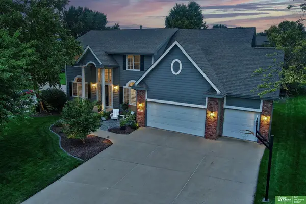 17618 Washington Circle, Omaha, NE 68135