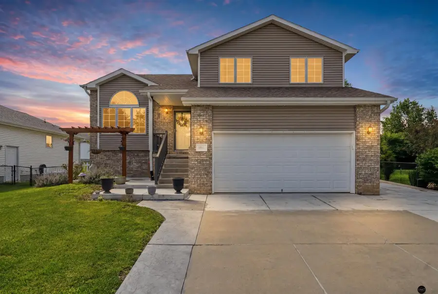 8951 Prairie Village Drive, Lincoln, NE 68507 - #2