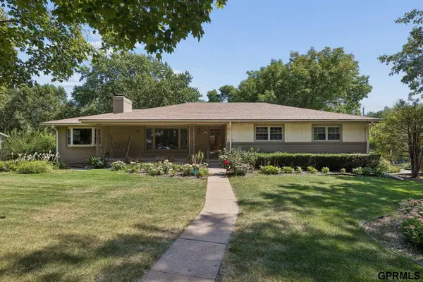 719 Crestridge Road, Omaha, NE 68154