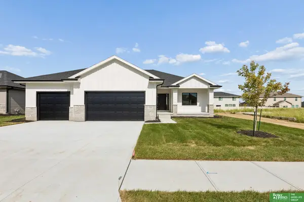 12358 Lake Vista Drive, Papillion, NE 68046