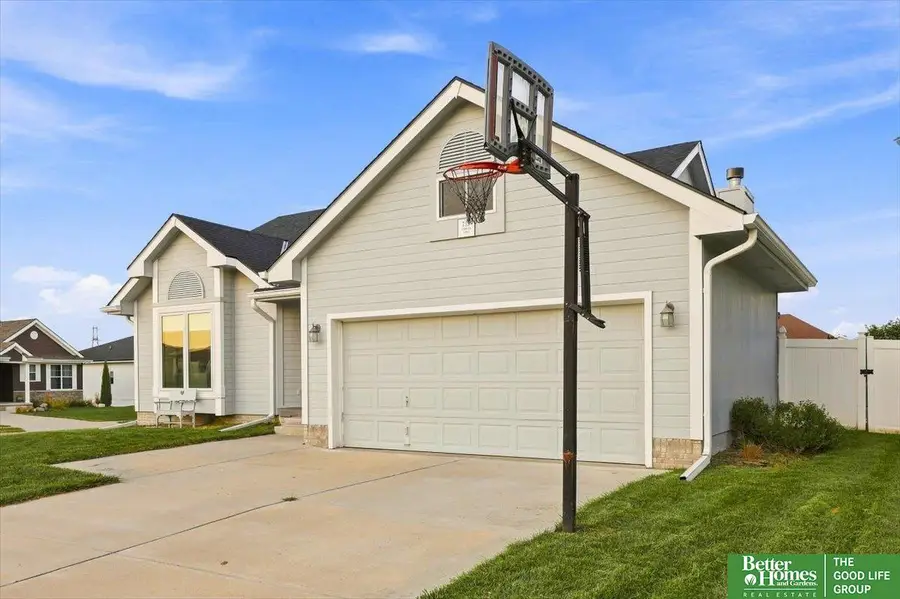 713 Diamond Lane, Papillion, NE 68133 - #2