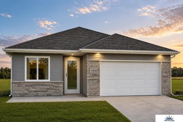 17618 Greenleaf Street, Gretna, NE 68136