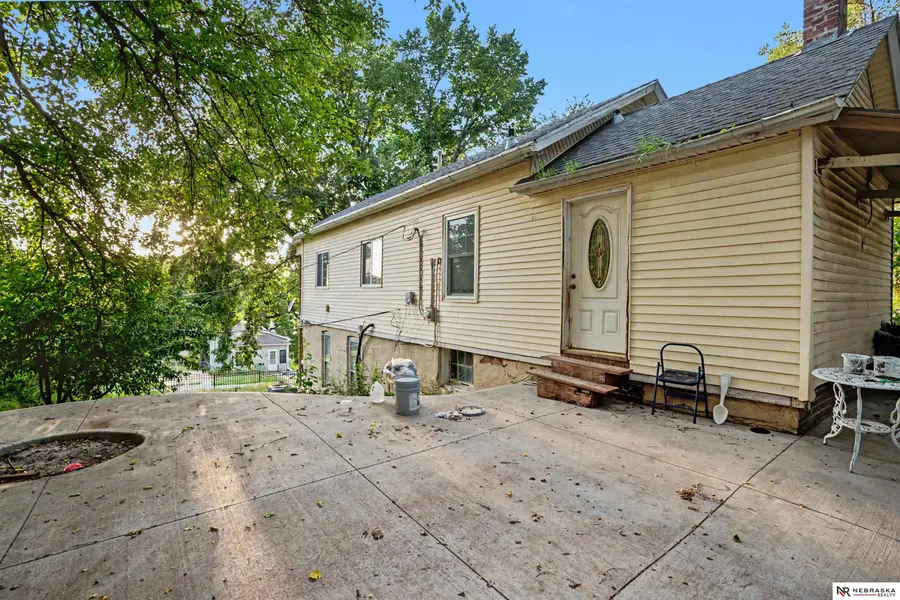 2423 S 20th Avenue, Omaha, NE 68108 - #2