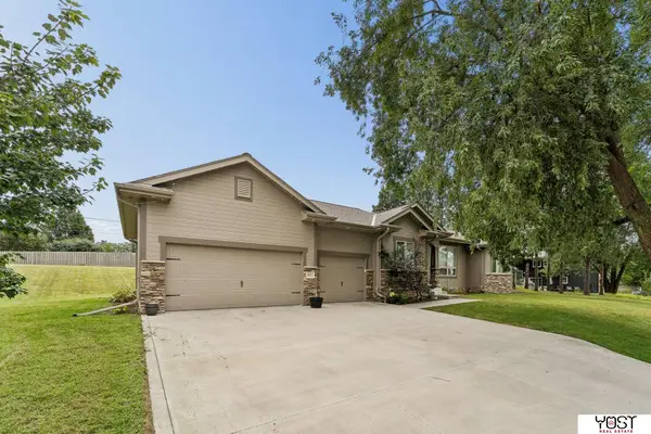 9011 Bellvue Drive, Plattsmouth, NE 68048