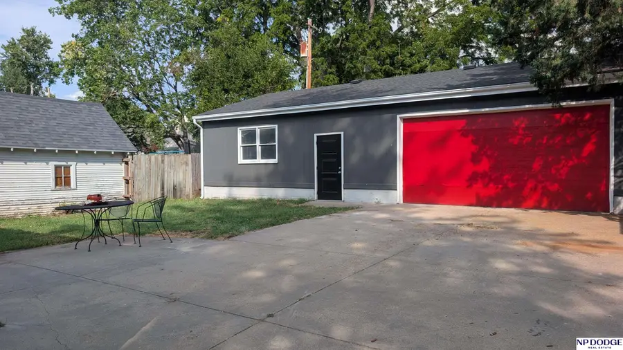 872 Elmwood Avenue, Lincoln, NE 68510 - #3