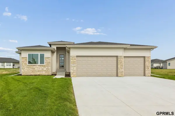 5707 Kestrel Parkway, Elkhorn, NE 68022