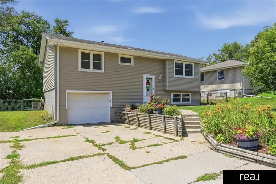 5806 S 113 Street, Omaha, NE 68137 - #2