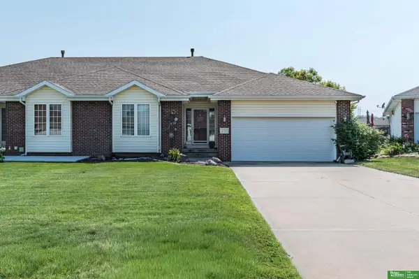 2713 Lakeview Circle, Plattsmouth, NE 68048