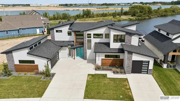28488 Laurel Circle, Valley, NE 68064