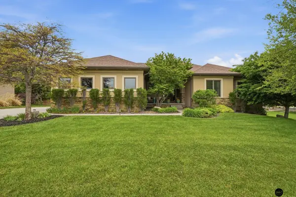 9650 Cotswold Lane, Lincoln, NE 68526
