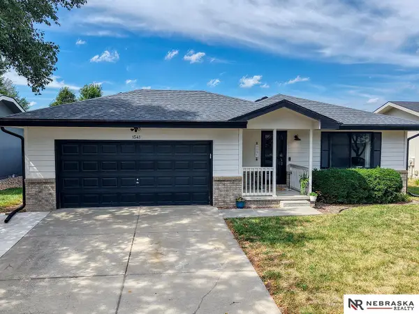 1541 SW Lacey Lane, Lincoln, NE 68522
