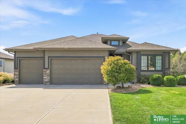 12504 S 81 Avenue, Papillion, NE 68046