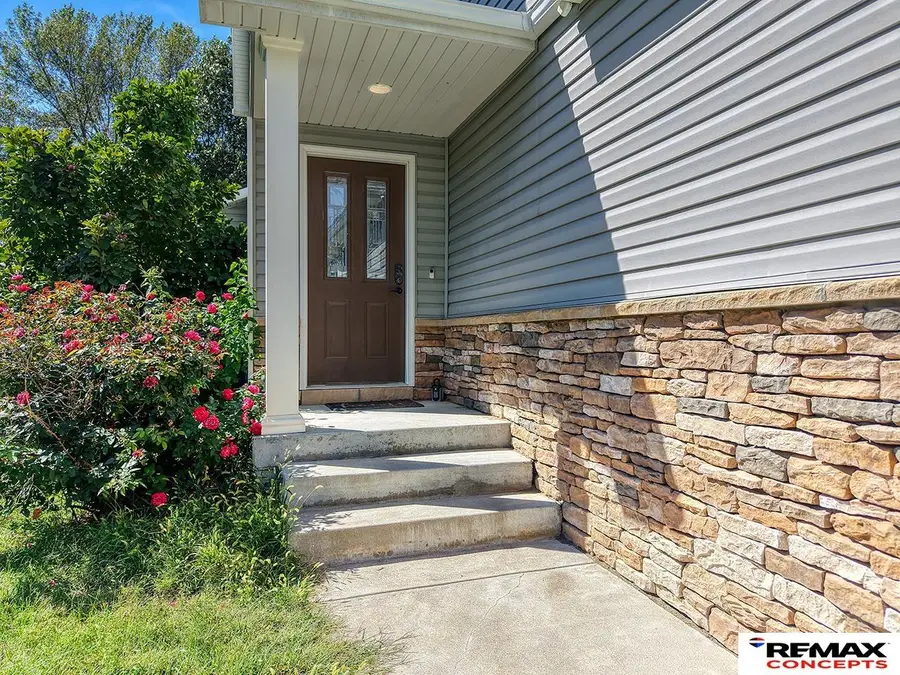 1453 N Columbia Avenue, Seward, NE 68434 - #2