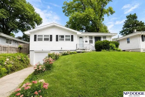 7426 Valley Street, Omaha, NE 68124