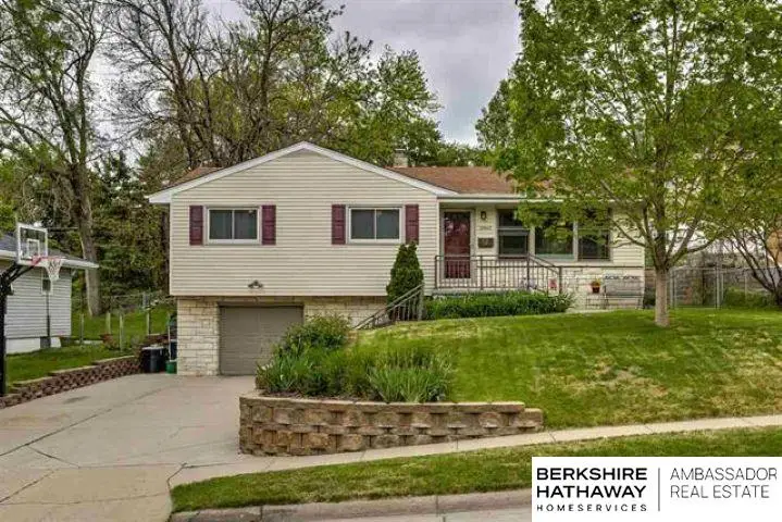 3061 S 46th Avenue, Omaha, NE 68106 - #1