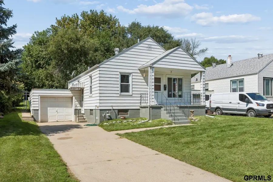 6044 S 36th Avenue, Omaha, NE 68107 - #2