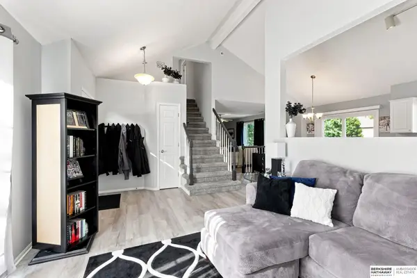 1711 Southview Drive, Papillion, NE 68046