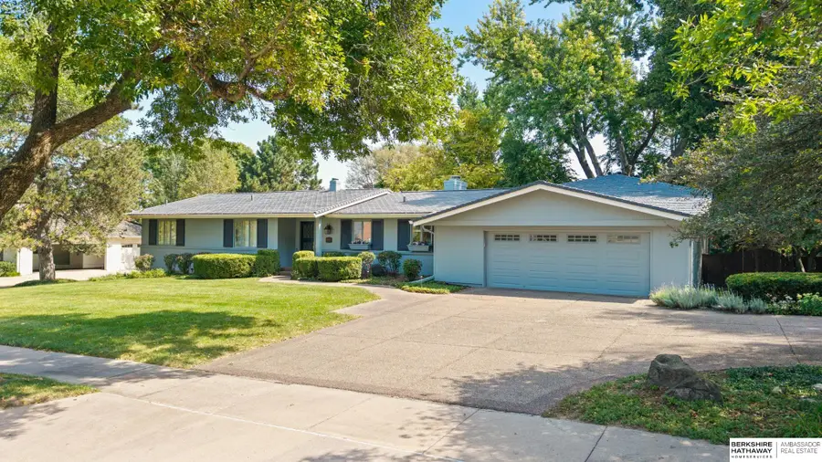 9936 Essex Drive, Omaha, NE 68114 - #2