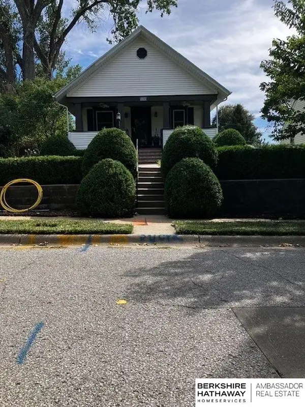 6015 Hickory Street, Omaha, NE 68106