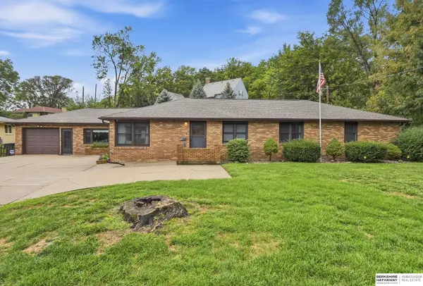 2423 Fontanelle Boulevard, Blair, NE 68008
