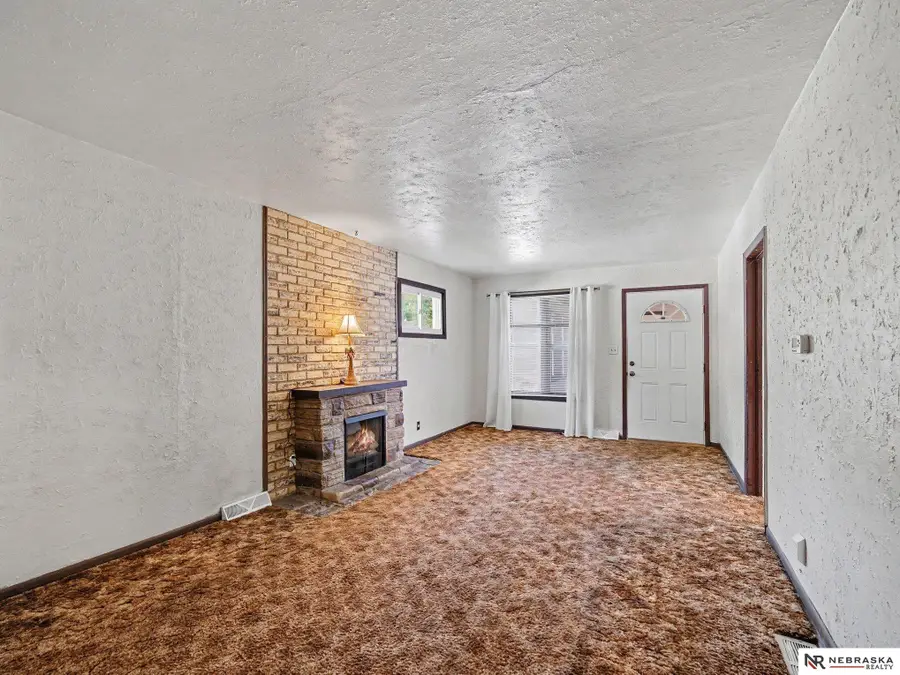 5621 Lake Street, Omaha, NE 68104 - #2