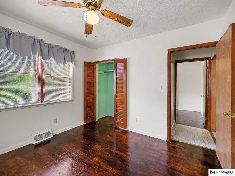 5621 Lake Street, Omaha, NE 68104 - #3