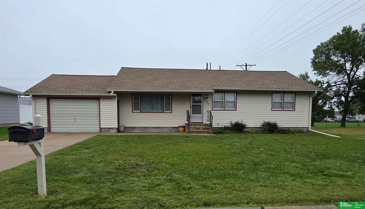2225 N Nebraska Avenue, York, NE 68467-0000 - #1